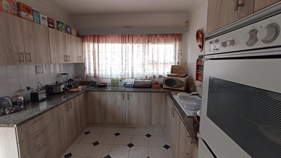 4 Bedroom Property for Sale in Bluewater Bay Eastern Cape